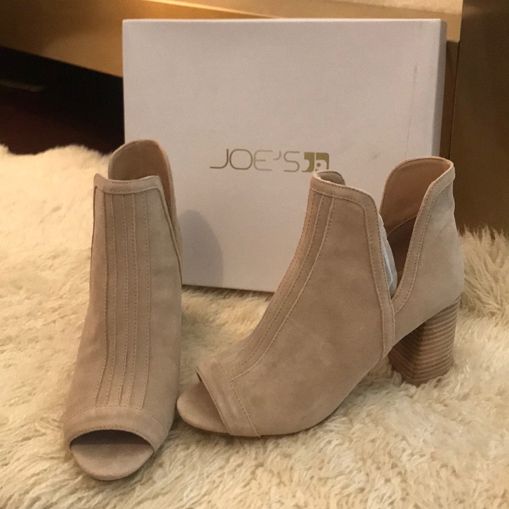 Joe’s Jeans Marla Bootie in Sand Suede 9M